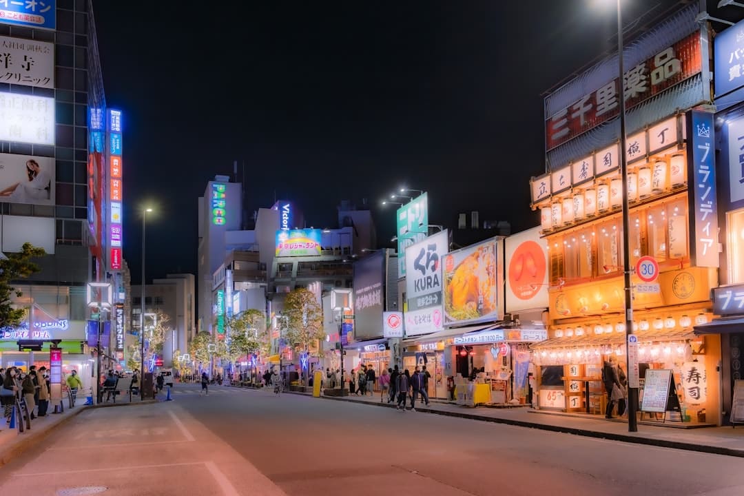 摄影师拍摄夜幕下的北京 灯亮起的一刻太惊艳了！